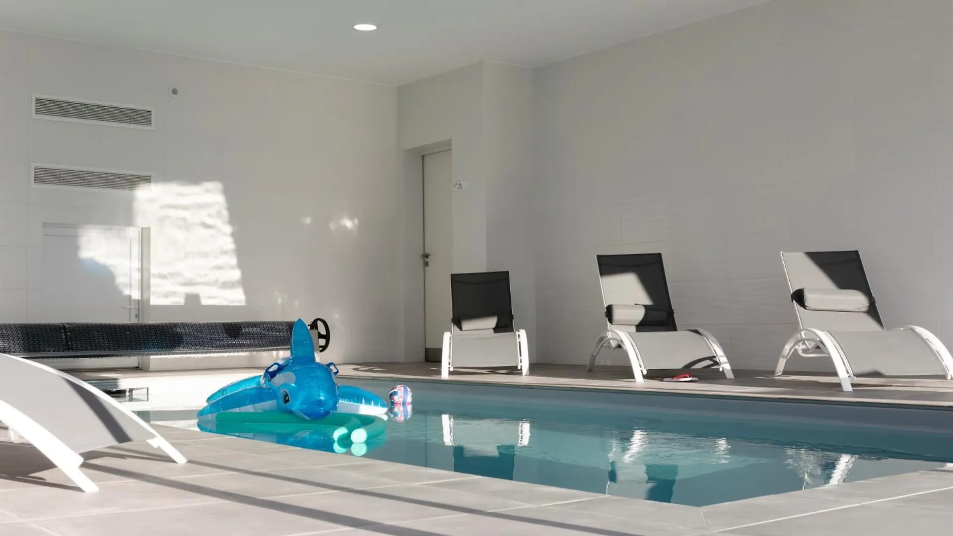 Villa Azenor Bretagne Piscine Interieure Partagee Toute L'Annee 100M Plage Sibiril Holiday home