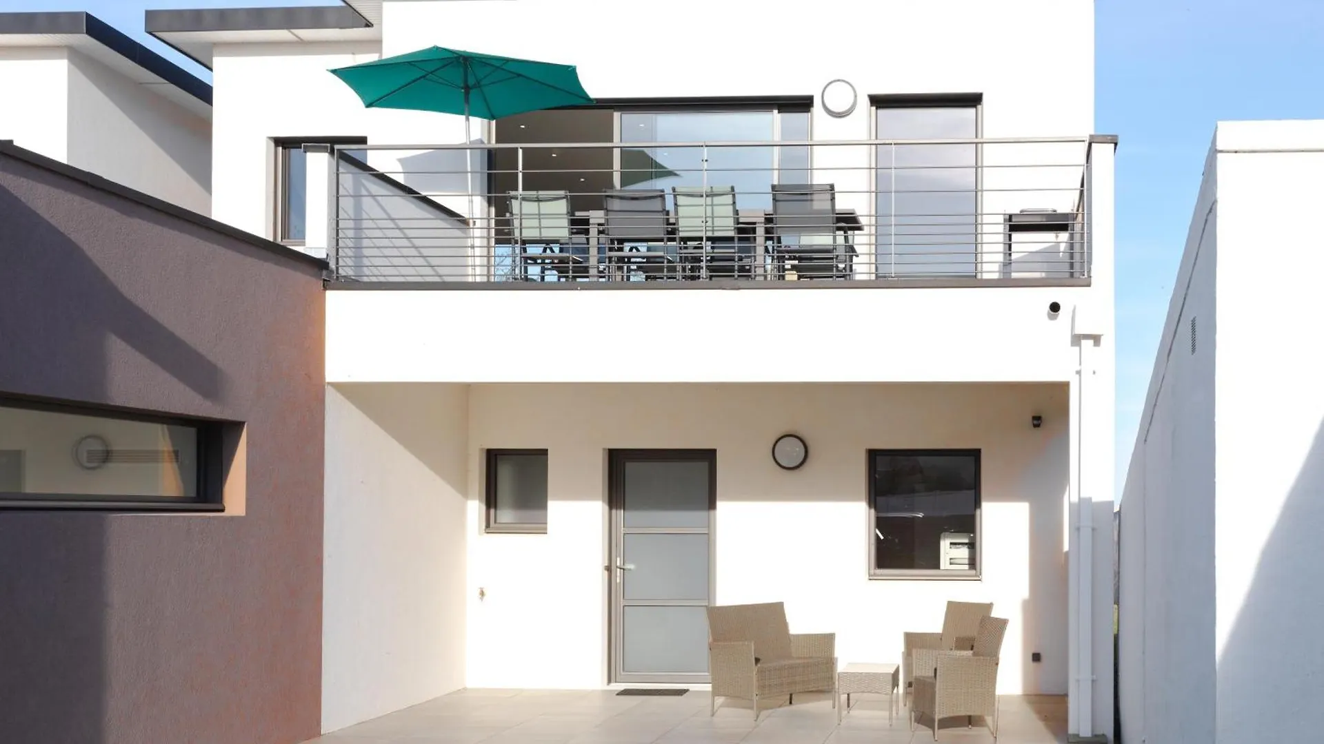 Villa Azenor Bretagne Piscine Interieure Partagee Toute L'Annee 100M Plage Sibiril